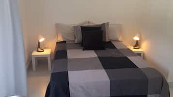 3 habitaciones, tabla de planchar con plancha, wifi y ropa de cama