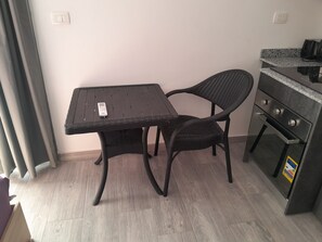 KylskÄp, mikrovÄgsugn, ugn och spishÀll