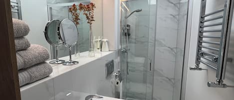Shower, hair dryer, towels