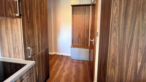 A modern kitchen with wooden cabinets and a built-in oven. - London Studio Retreat - Colney Hatch Lane (London)