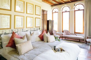 6 chambres, fer et planche à repasser, Wi-Fi, draps fournis