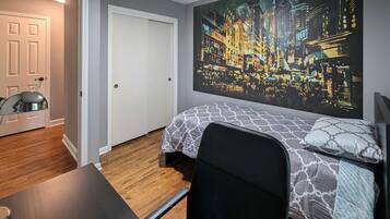 3 bedrooms, iron/ironing board, WiFi, bed sheets