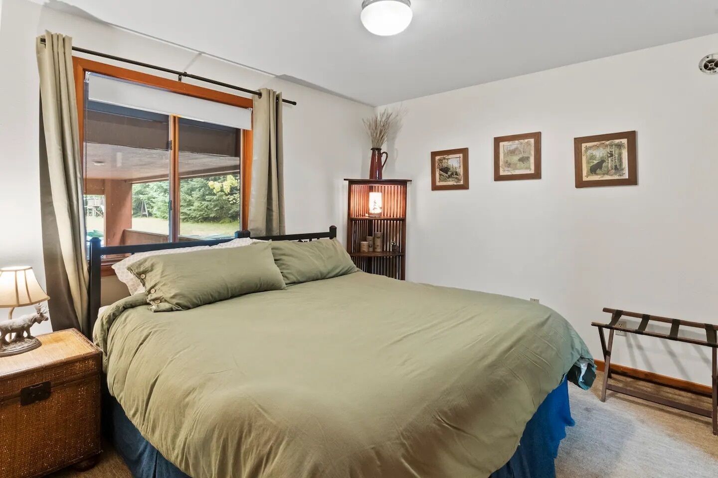 6 室のベッドルーム、アイロン / アイ ロン台、WiFi (無料)、ベッドシーツ