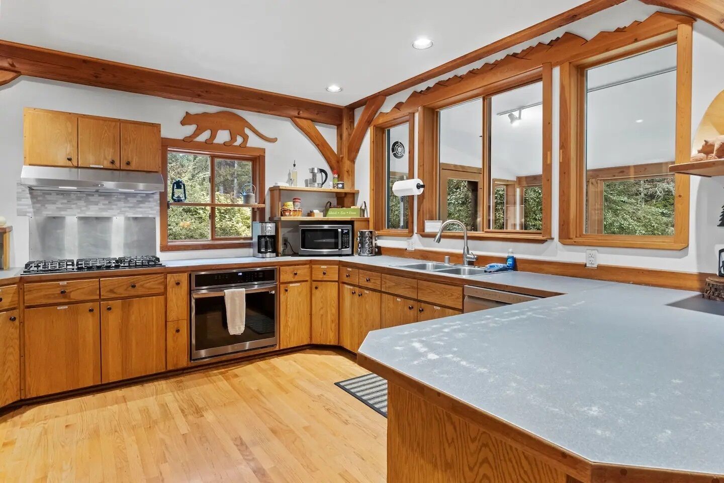 Frigorífic, microones, forn i placa de cuina 