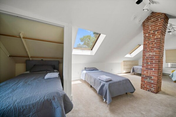 4 bedrooms, WiFi, bed sheets