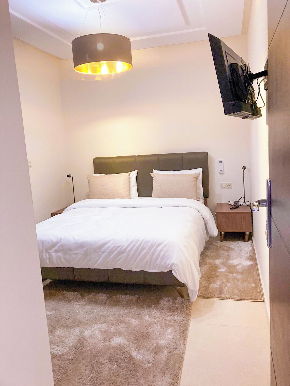 Luksushuoneisto, näköala puutarhaan | 2 makuuhuonetta, egyptinpuuvillaiset lakanat, ylelliset vuodevaatteet