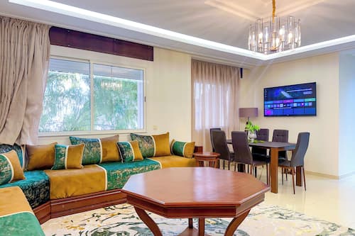 Luxury Apartment, Garden View | Living area