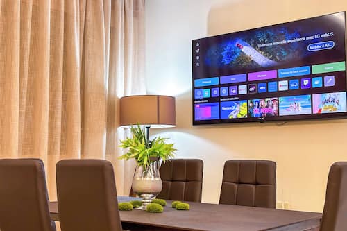 Appartement Luxe, vue jardin | Télévision