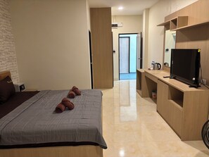 1 bedroom, in-room safe, desk, laptop workspace - new sorot  house  (Pattaya)