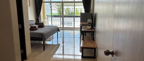 Condo superior, vista a la playa | 1 habitación, caja de seguridad en la habitación y escritorio