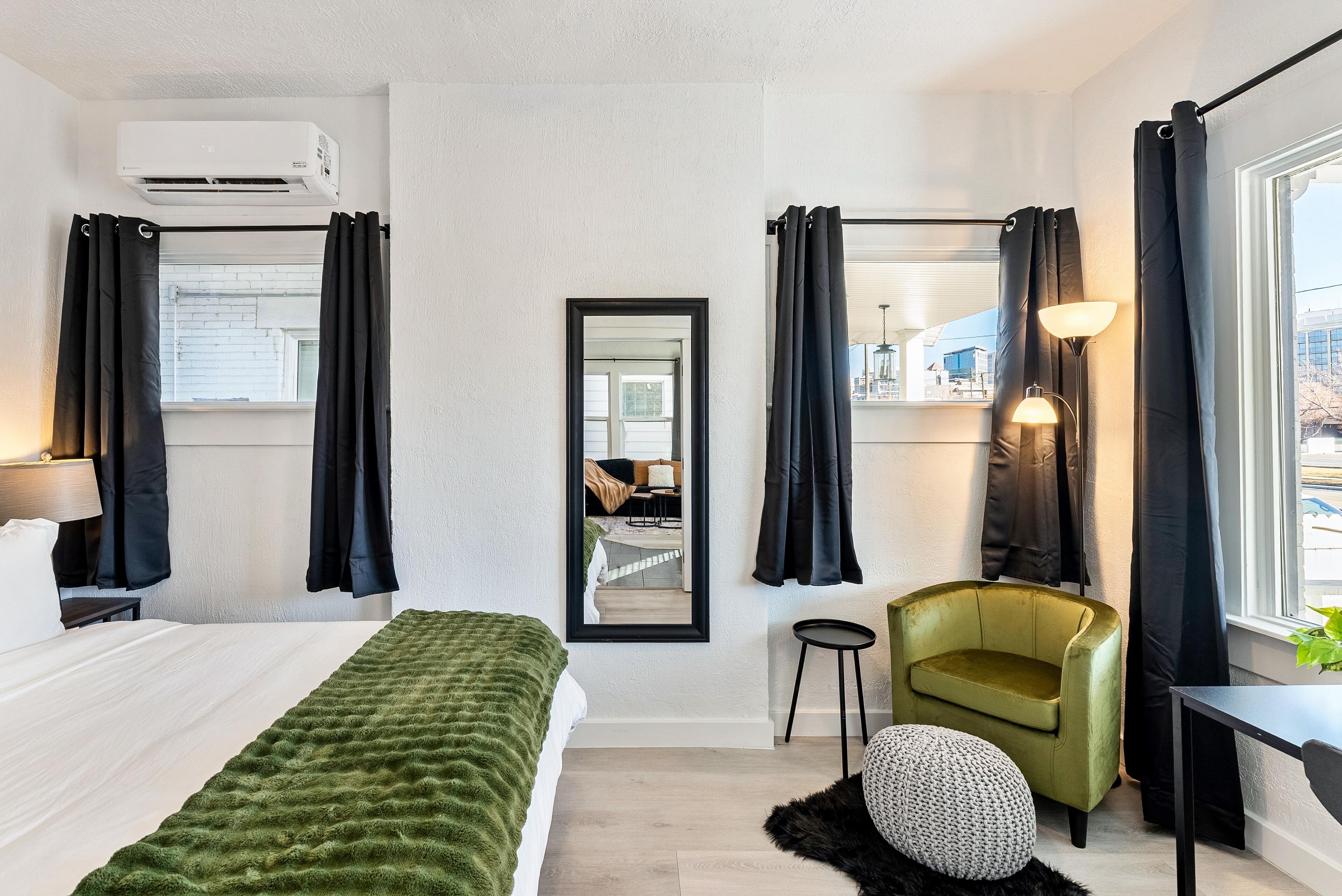 3 chambres, coffre-fort, fer et planche à repasser