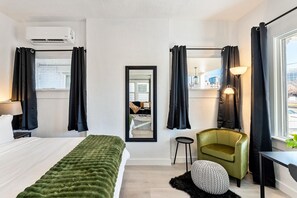 3 chambres, coffres-forts dans les chambres, fer et planche à repasser