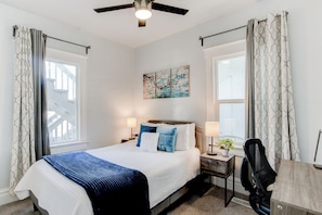 3 habitaciones, tabla de planchar con plancha, wifi y ropa de cama