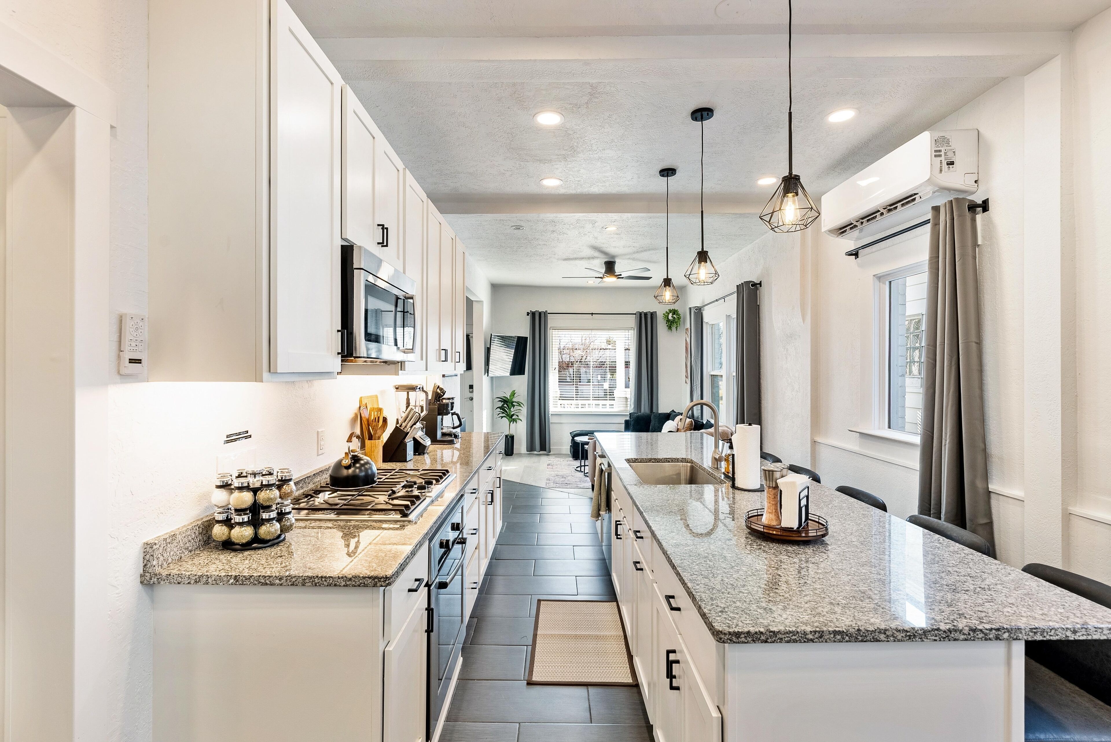 雪櫃、微波爐、焗爐、爐具