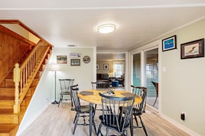 Dining - Charming centrally located cottage, screened in porch and walk to lake (Alton)