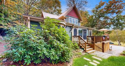 Charming centrally located cottage, screened in porch and walk to lake