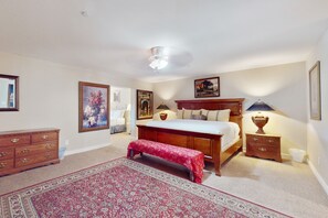 4 bedrooms, iron/ironing board, Internet, bed sheets - Spacious townhome with movie room, patios, pool, & home office (Scottsdale)