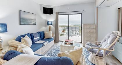 Ocean House Condo with beautiful view of the Delaware Bay