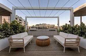 Terrace/patio - luxury apartment with water views. Walking distance from beach (Port Melbourne)