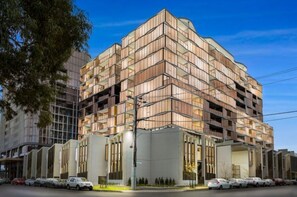 Exterior - luxury apartment with water views. Walking distance from beach (Port Melbourne)