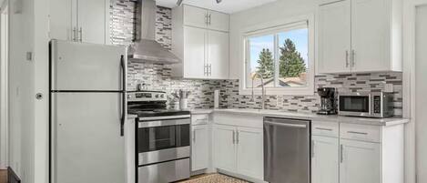 Refrigerador, microondas, horno, placa de cocina