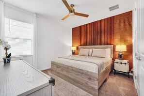 12 室のベッドルーム、アイロン / アイロン台、WiFi (無料)、ベッドシーツ