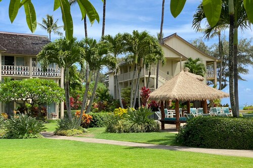 Stunning ground floor condo with ocean-view lanai - steps to the beach