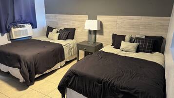 Studio Queen Double Bed | 1 bedroom, laptop workspace, bed sheets