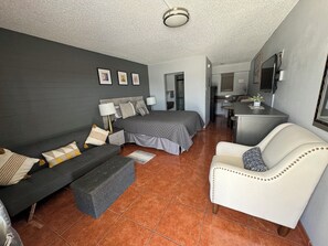 Deluxe-studiolejlighed - balkon | Arbejdsområde til bærbare computere, sengetøj