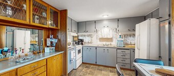 Cozy Retreat with Scenic Views, Internet and Outdoor Patio