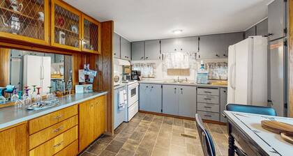 Cozy Retreat with Scenic Views, Internet and Outdoor Patio