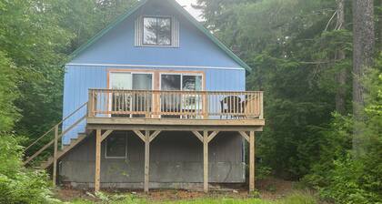 Cozy waterfront cottage, with gorgeous views , washer/dryer, and privacy
