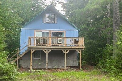 Cozy waterfront cottage, with gorgeous views , washer/dryer, and privacy
