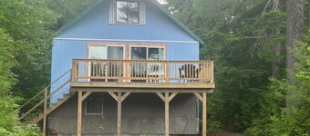 Cozy waterfront cottage, with gorgeous views , washer/dryer, and privacy