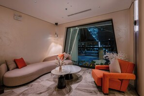 Lobby sitting area - iRest Signature Ba Dinh Lakeside (Hanoi)