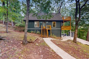 Exterior - Modern meets rustic cabin, 2 outer decks, fire pit, pool table (Jasper)