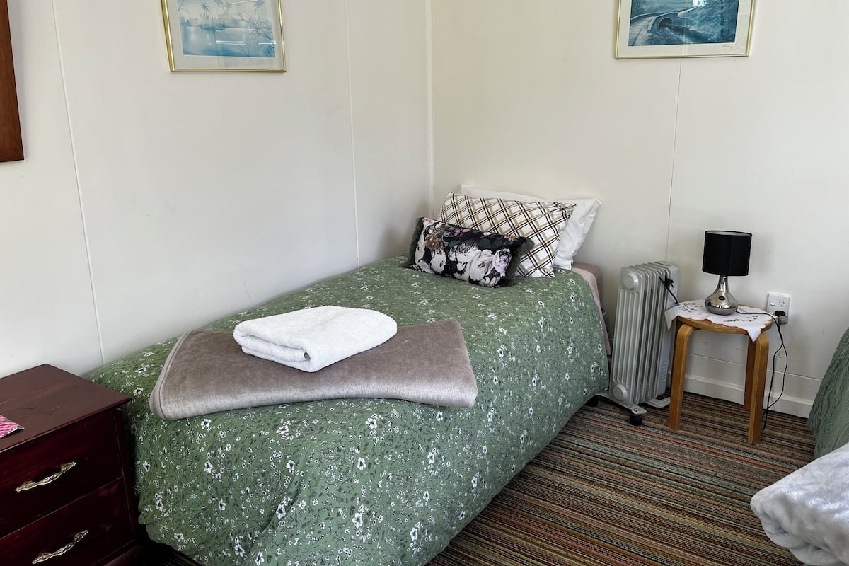 Habitación con 1 cama matrimonial o 2 individuales, balcón, vista al jardín | 1 habitación