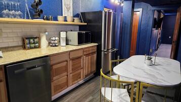 Mikrowelle, Geschirrspüler