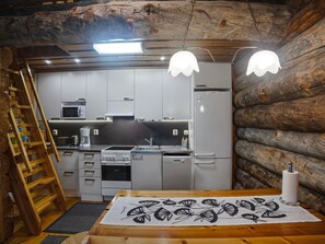 Refrigerador, microondas, lavavajillas, utensilios de cocina