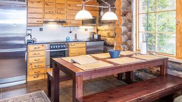 Fridge, microwave, dishwasher, cookware/dishes/utensils