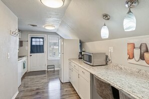 Private kitchen - Top floor Apt in SLC/Free PKNG/Kitchen/WIFI/Workspace/Central (Salt Lake City)