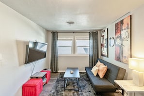 Smart TV - Top floor Apt in SLC/Free PKNG/Kitchen/WIFI/Workspace/Central (Salt Lake City)