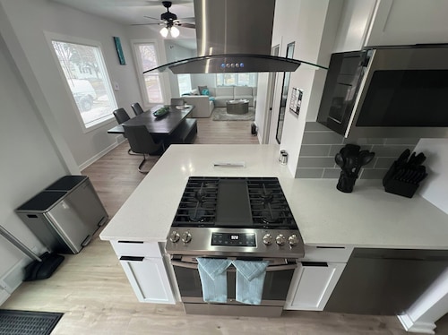 Cozy 3BD Retreat with Plenty Space for Family & Friends!