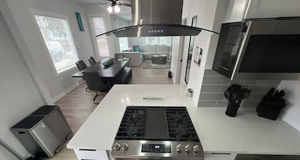 Cozy 3BD Retreat with Plenty Space for Family & Friends!