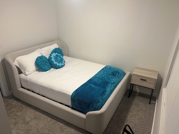 4 habitaciones, caja de seguridad en la habitación y escritorio 