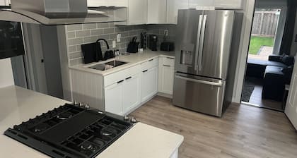 Cozy 3BD Retreat with Plenty Space for Family & Friends!
