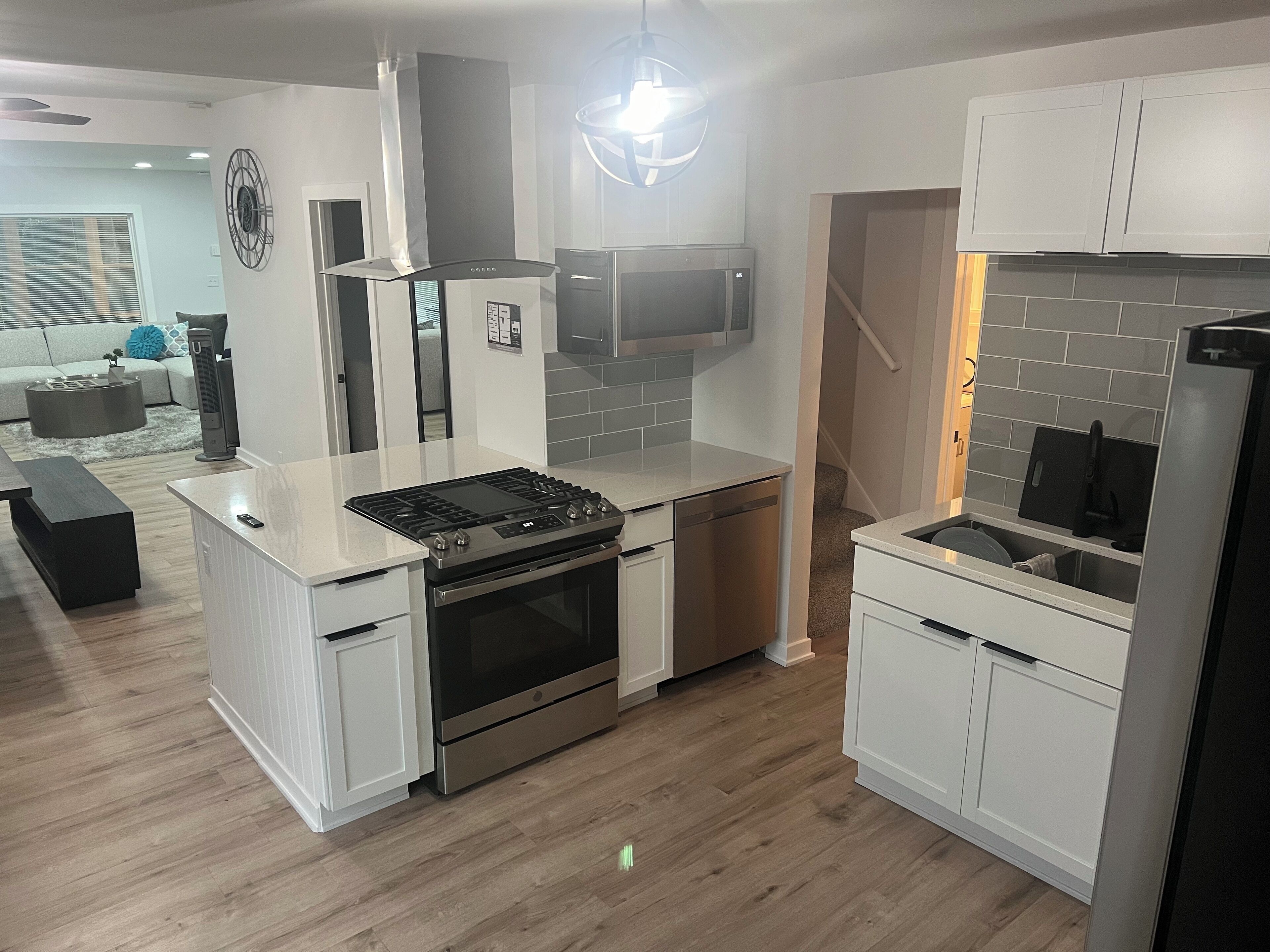 冰箱、微波炉、烤箱、炉灶