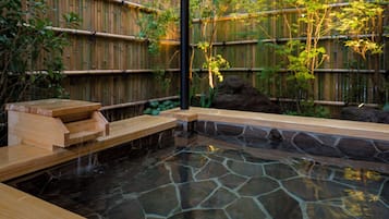 Bañera y ducha independientes, bañera con aguas termales