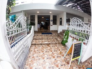 Front of property - Nahimara Champeta Hostel  (Cartagena)
