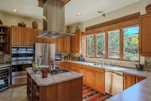 Refrigerador, horno, lavavajillas, cafetera/tetera